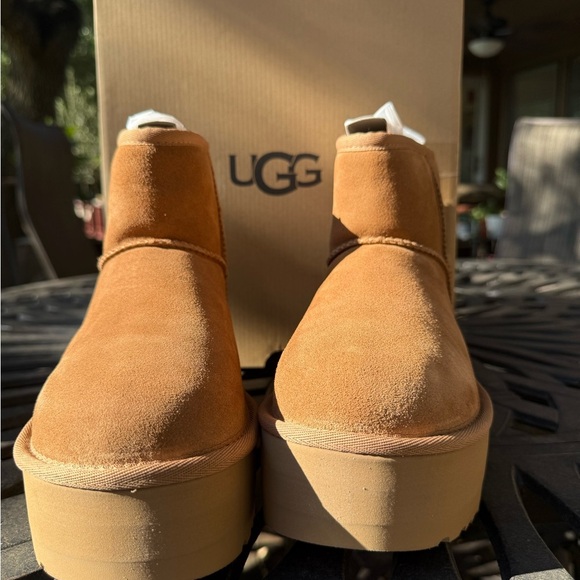 UGG W Classic Mini Platform Size 8 - Picture 2 of 14